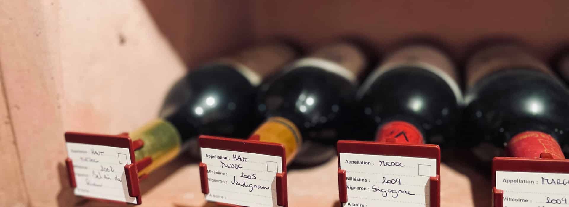 etiquette identification et bonne conservation vin rouge