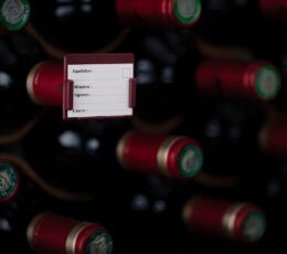 l'étiquette vin CLIPOGOULO pour reconnaître vos bouteilles sans les bouger