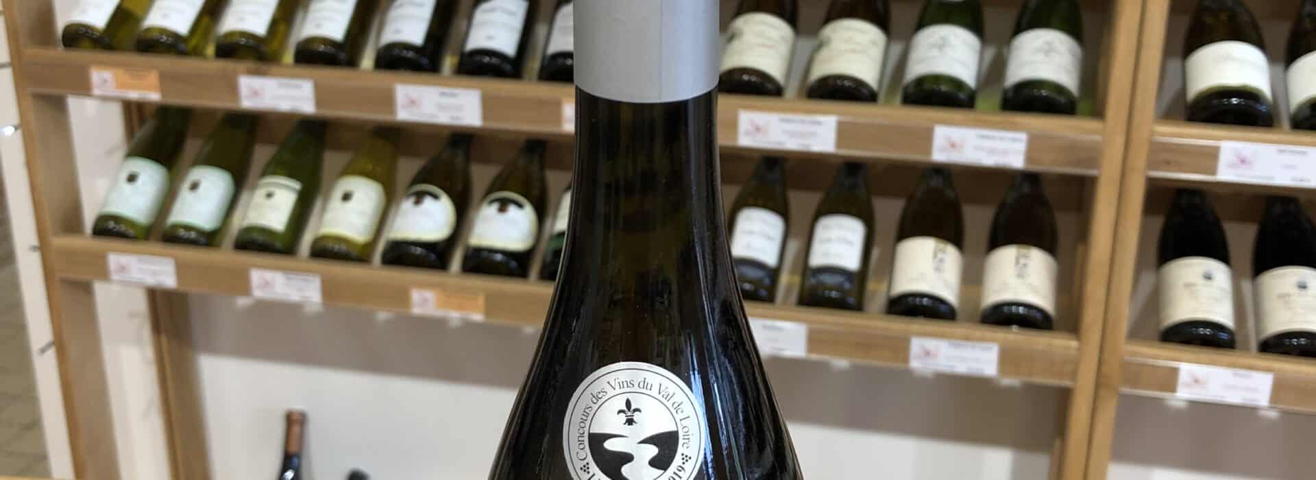 illustration bouteille devant cave vin professionnels